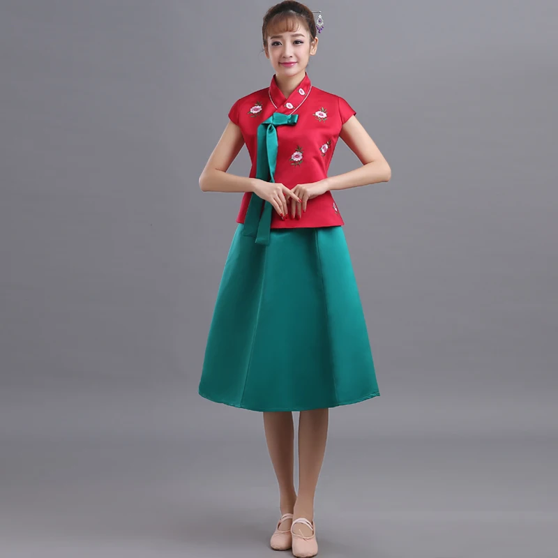 Женский традиционный костюм hanbok с вышивкой и коротким рукавом модифицированный