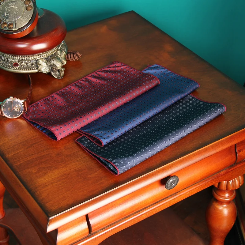 Мужской костюм в синий горошек ретро красный аксессуары мужской носовой платок