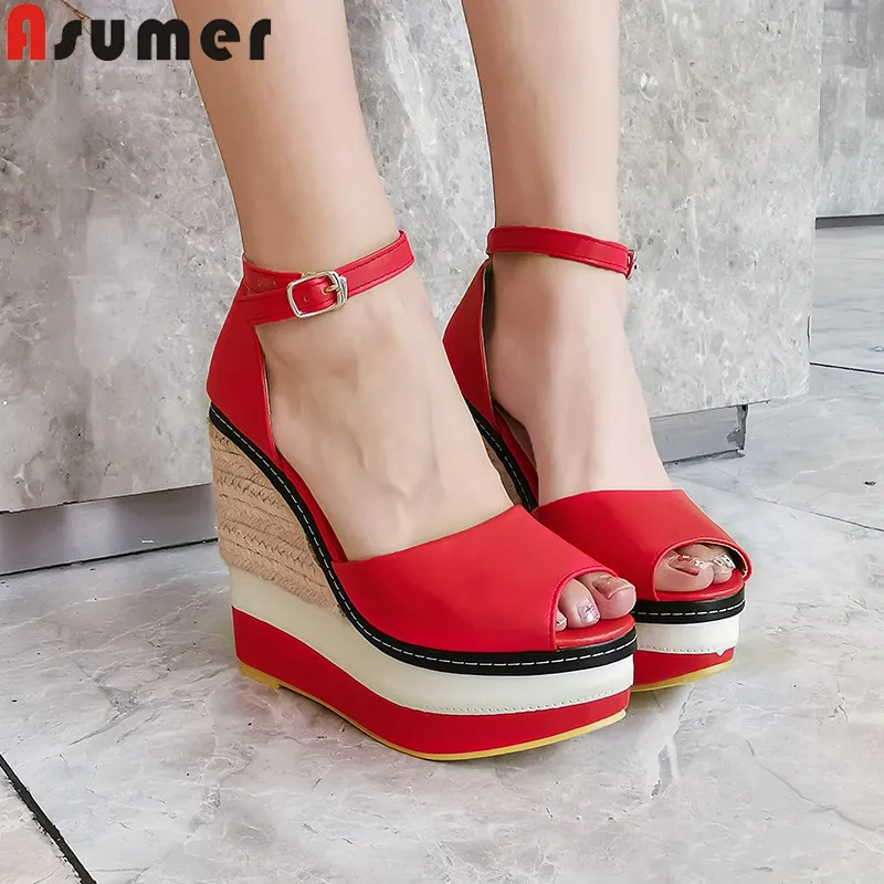 Женские босоножки на танкетке Asumer разноцветные сандалии с открытым носком