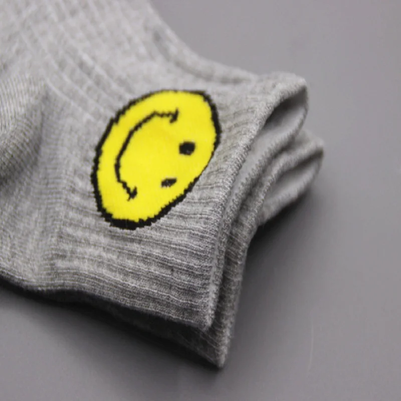 

2018 New Rushed Casual Standard Socks Cartoon Faces In Tube Socks Cotton Men Skateboard Harajuku Style Cute