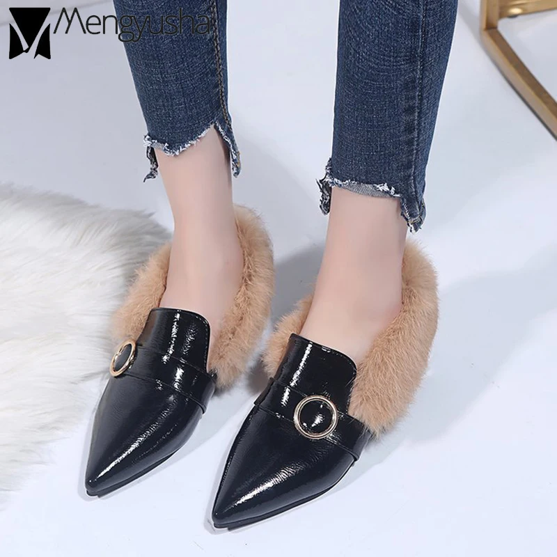 Маленькие кожаные туфли с острым носком в британском стиле женские зимние теплые