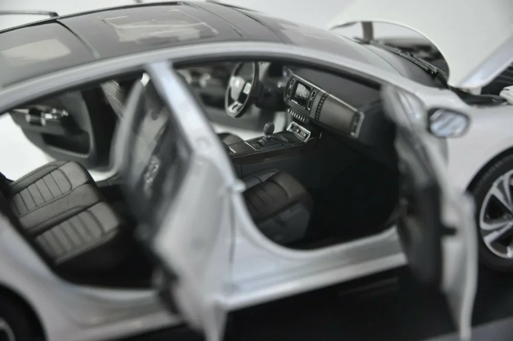 1:18 литья под давлением модель для Citroen C6 Белый Седан сплав игрушечный автомобиль миниатюрная коллекция подарок c-quatre