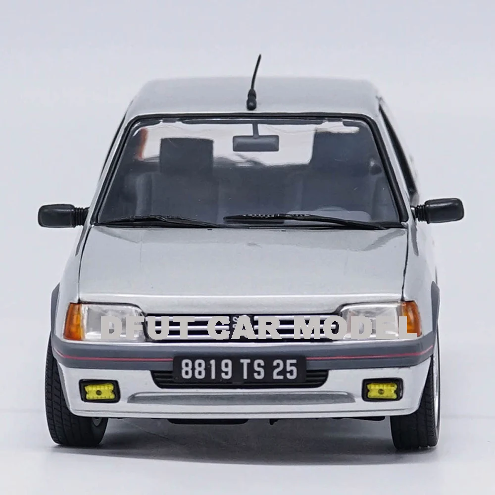 Модель игрушечного автомобиля из сплава под давлением 1:18 205 GTI 1991 оригинальные