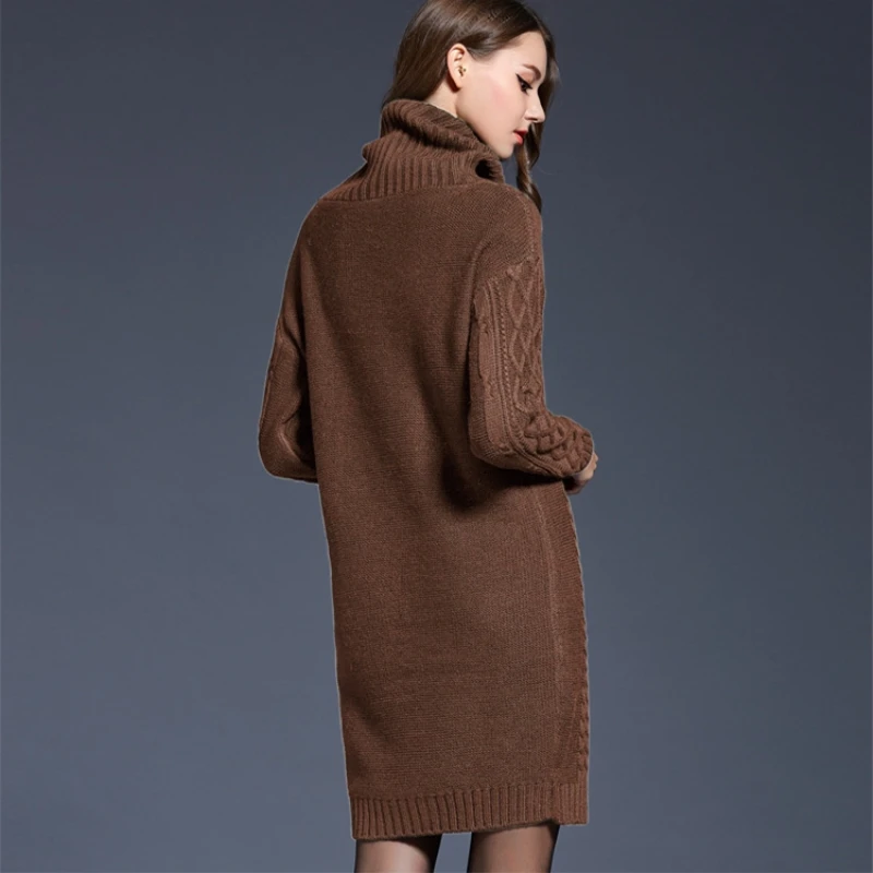 Женский трикотажный пуловер с высоким воротником и длинными рукавами однотонный