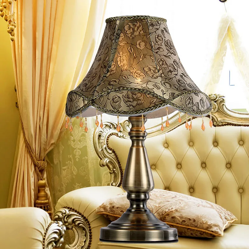 Роскошные бусины подвесной Бронзовый Кабинет Настольная лампа Европейская