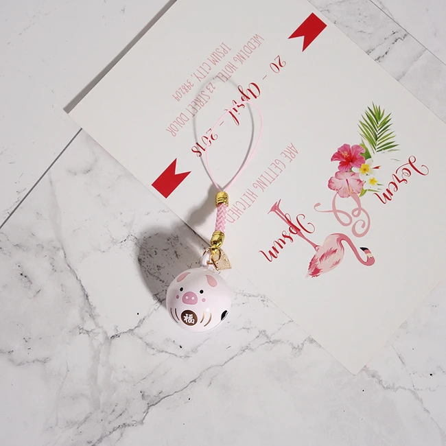 Брелок Omamori с изображением свиньи и счастья брелок благословения модель J21 |