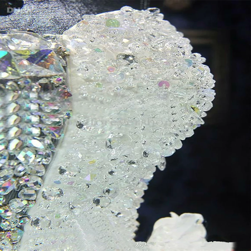 Недорогие свадебные платья с бальным платьем роскошные кристаллы со шлейфом и