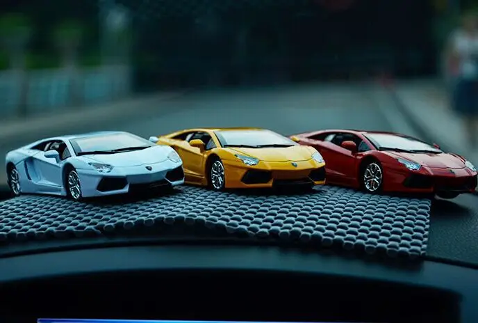 YZ автомобильный парфюм твердый крутой модель автомобиля 1:32 дистрибьютор воздуха