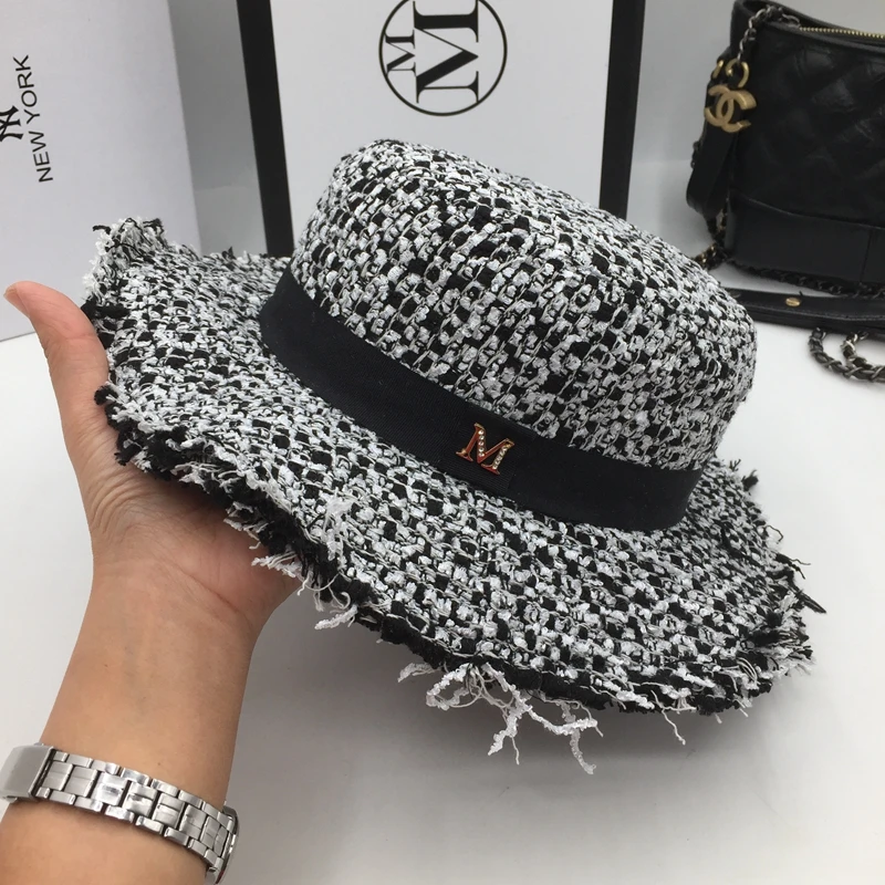 Fashion flat-topped hat black and white knitting small letters fashion tassel wide brim British vantrend men women |