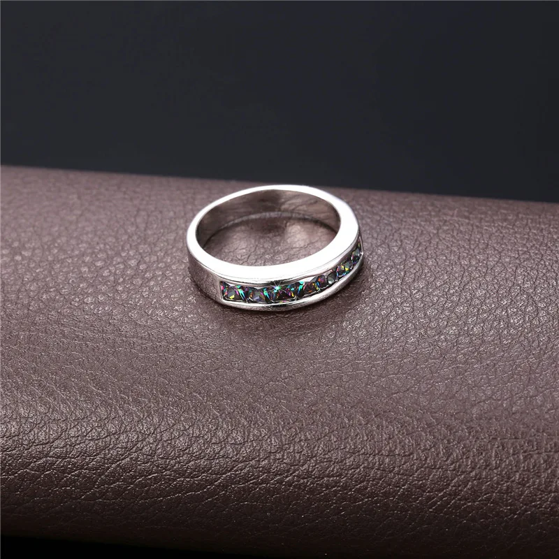 Простое классическое дизайнерское кольцо Collare с инкрустацией кристаллами