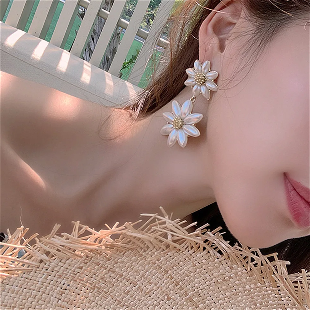 Элегантные серьги с белым цветком длинные двойным для девочек подарок женщин