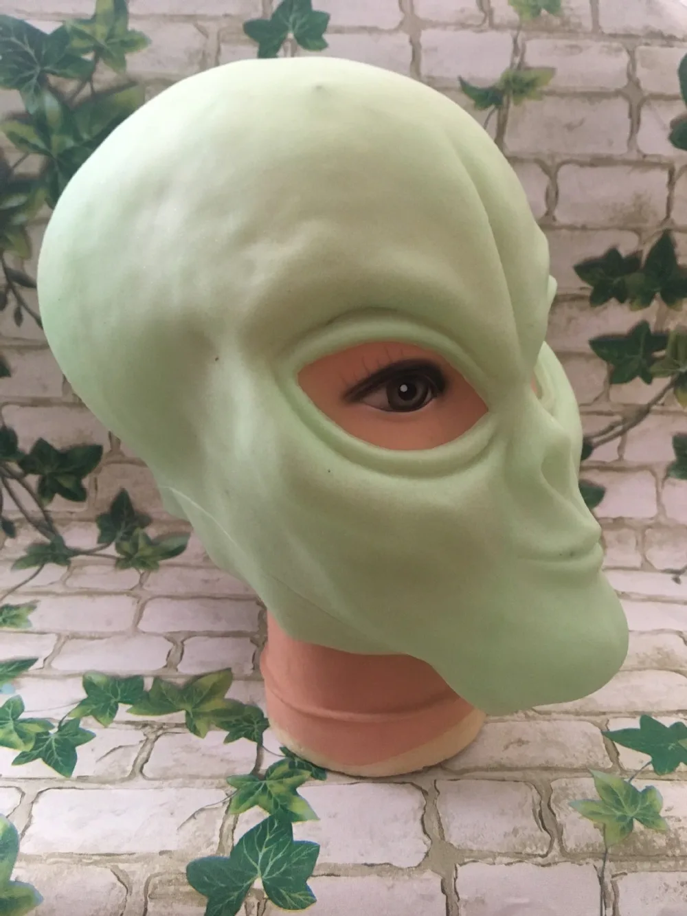 1Pcs Scary face green luminous alien mask party dress with Halloween masquerade sci-fi theme latex | Дом и сад