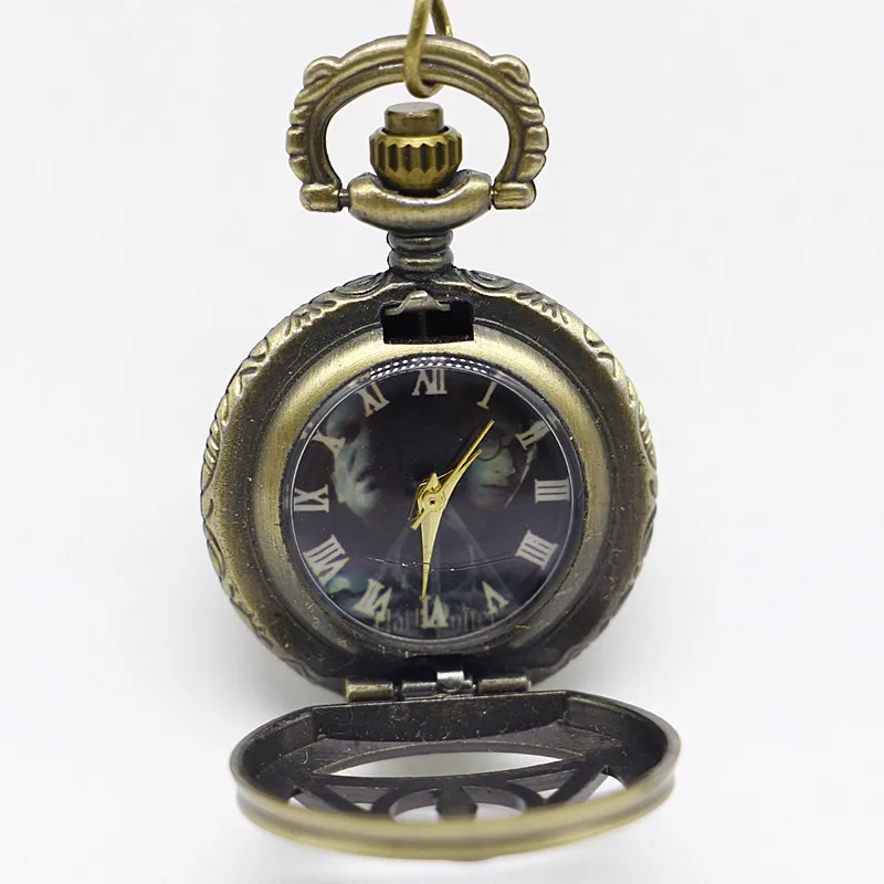 Очаровательные маленькие треугольные полые кварцевые карманные часы ожерелье