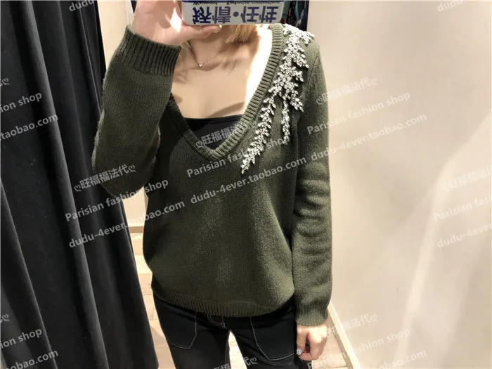 Женский кашемировый свитер шерстяной с глубоким V-образным вырезом украшенный