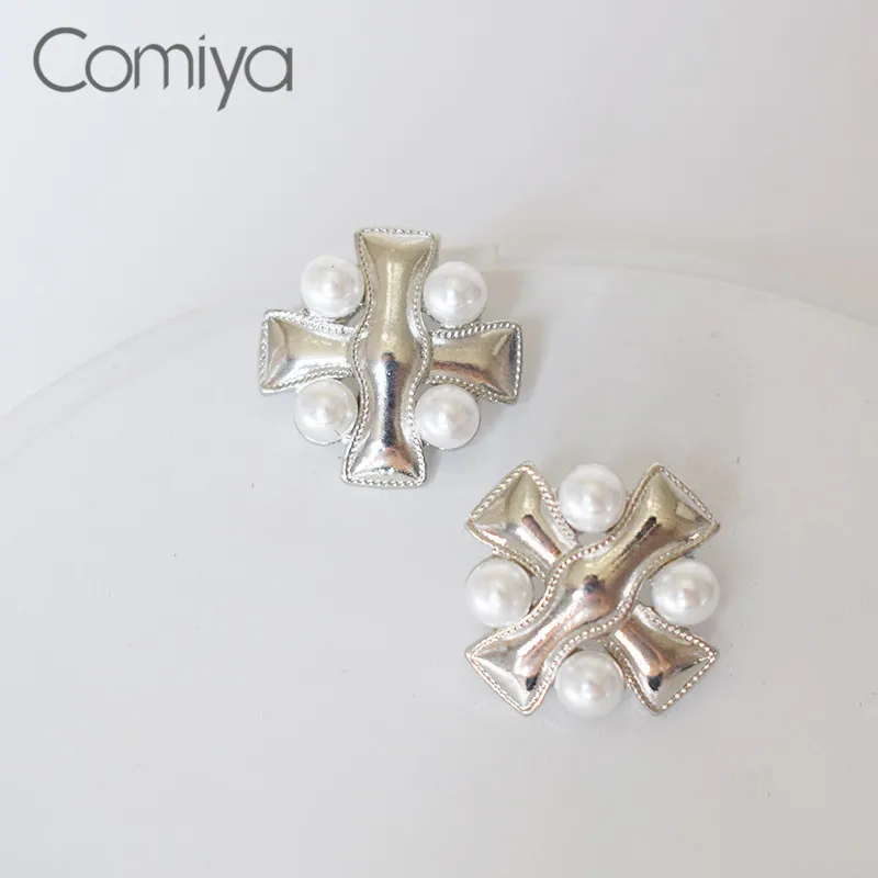 Женские серьги гвоздики Comiya из акрилового жемчуга с крестом золотого и
