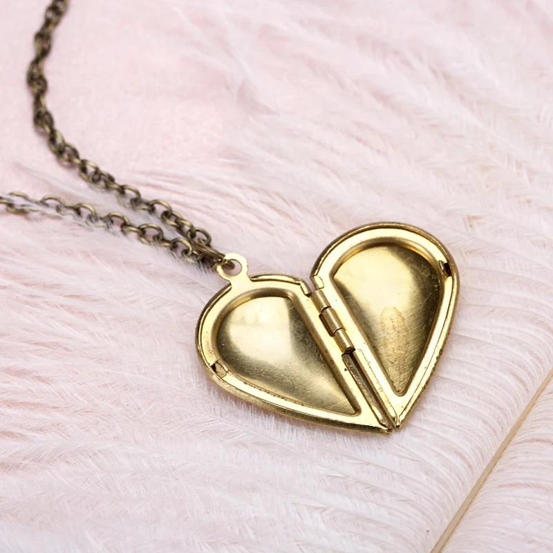 Два бронзовых полулюбовных ожерелья подарят вам другую половинку или лучшее