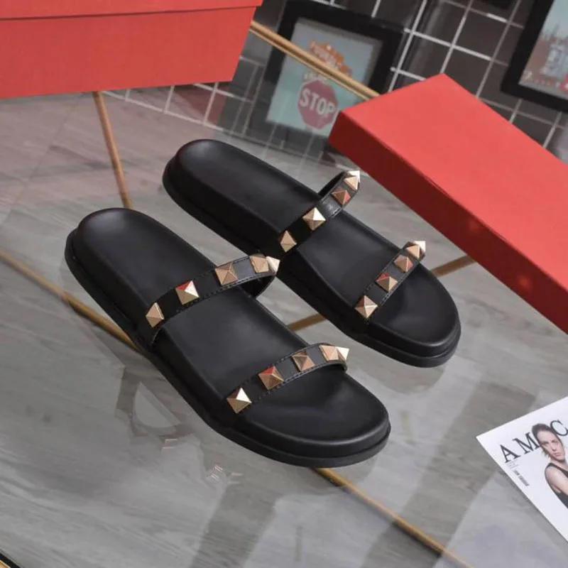 Rock Stud туфли женский пол сандалии заклепка лето широкая посадка плоские дизайнер мода черный шлепанцы женщины надевать Бургундия тапочки ремень квартира Лето