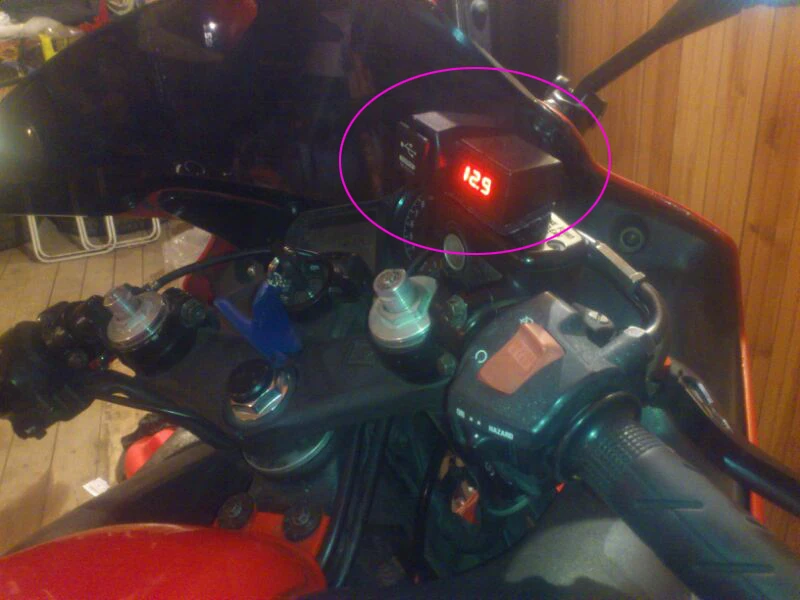 Зарядное устройство для мотоцикла 12 В двойной USB разъем 3 1 А светодиодный