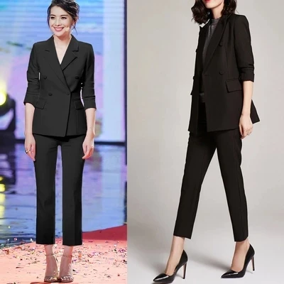 Женский офисный брючный костюм черный двубортный пиджак и укороченные брюки