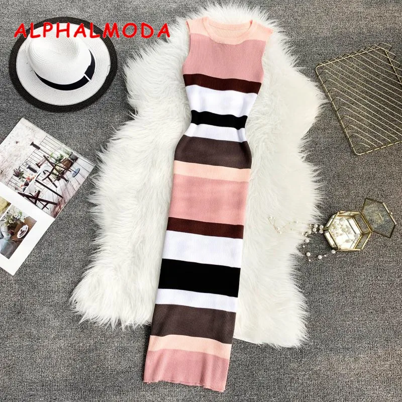 Женское трикотажное платье ALPHALMODA повседневное облегающее до середины икры в