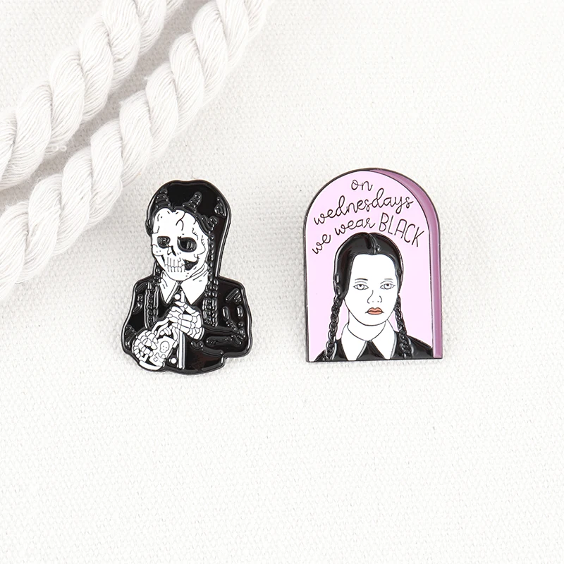 Wednesday Addams, брошь в стиле семьи Addams, мы носим черный скелет, Заколка Для панка, готика, ювелирное изделие, подарок для мужчин и женщин