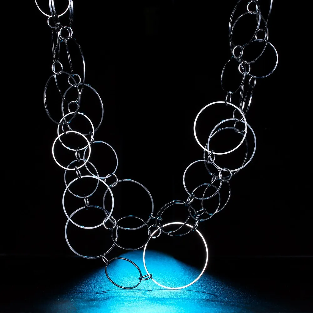 Новое поступление 2017 года Модные женские высокие ожерелье круглые металлические