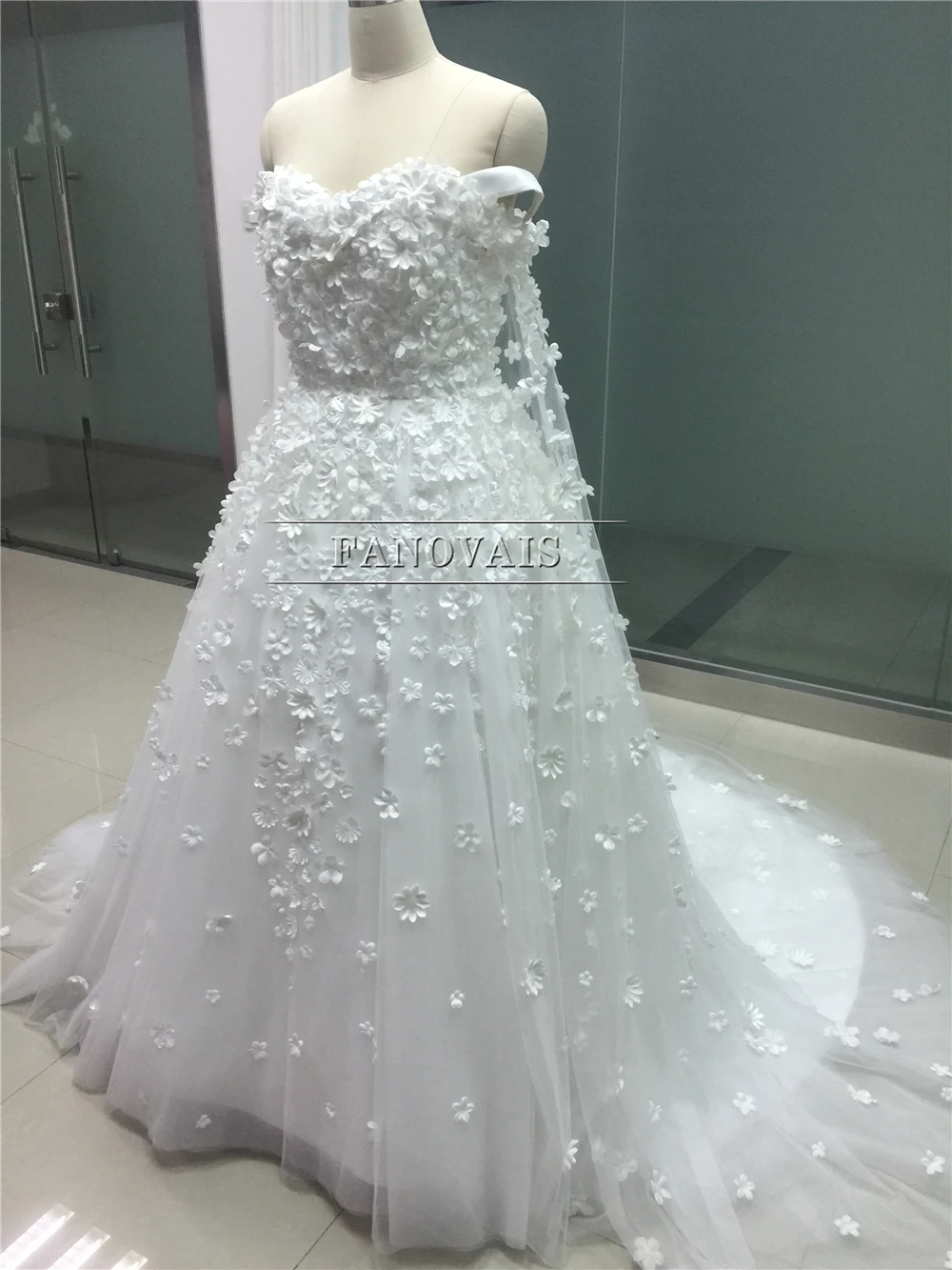 Реальное изображение Милая с плеча цветы украшены A-Line Свадебные платья Дубай