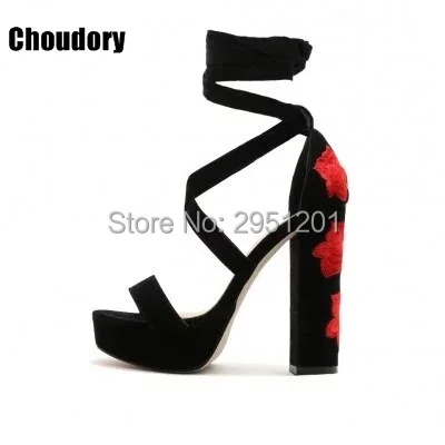 Женские замшевые босоножки на платформе черные с цветочной вышивкой шнуровке