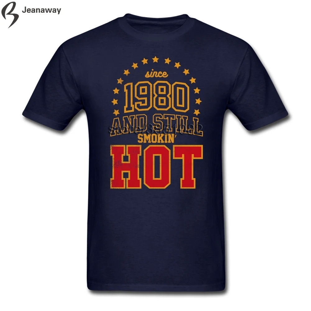 Весна Ти классическая с 1980 года и до сих пор Smokin Hot футболка черный короткий рукав