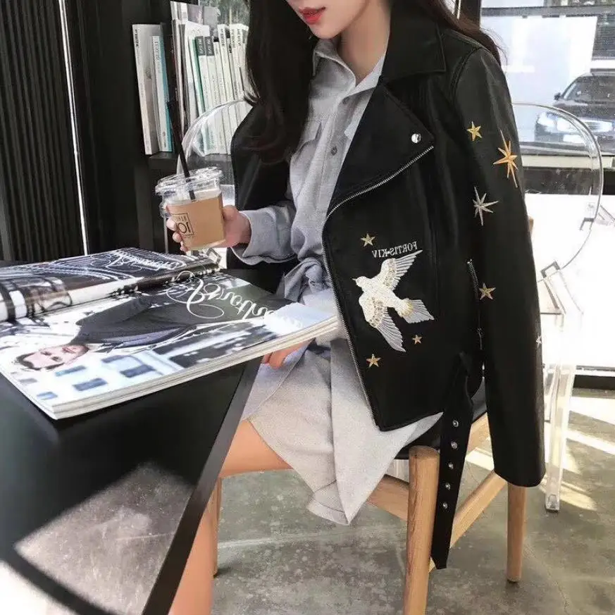 Новинка модные Тяжелые кожаные куртки с вышивкой Женская демисезонная куртка из