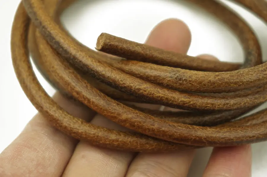 Ремень из воловьей кожи длиной 183 см подходит для большинства швейных машин