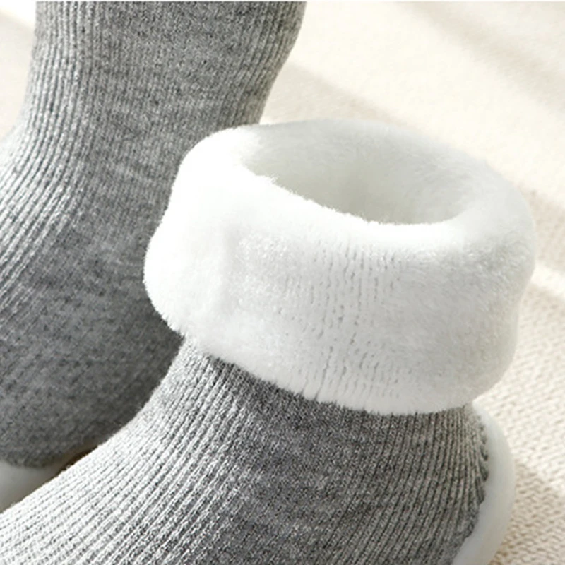 DKDAKANL 1 пара теплых детских ботинок с резиновой противоскользящей подошвой, изготовленных из махровой ткани, розового цвета для новорожденных девочек.