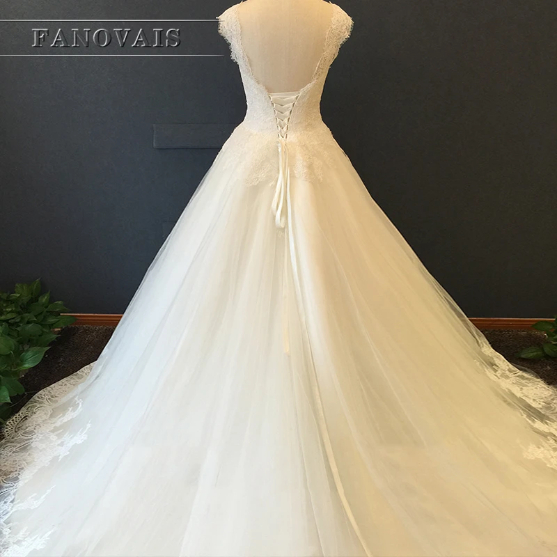 Женское свадебное платье из фатина элегантное кружевное с рукавами-крылышками и