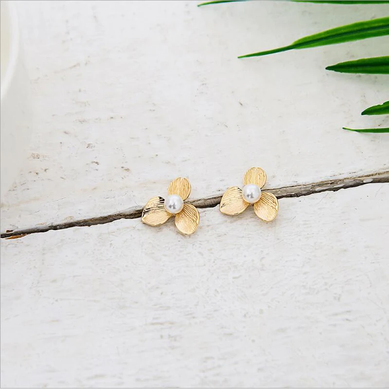 Новые корейские Металлические серьги-гвоздики Amaiyllis в форме цветка простой белый