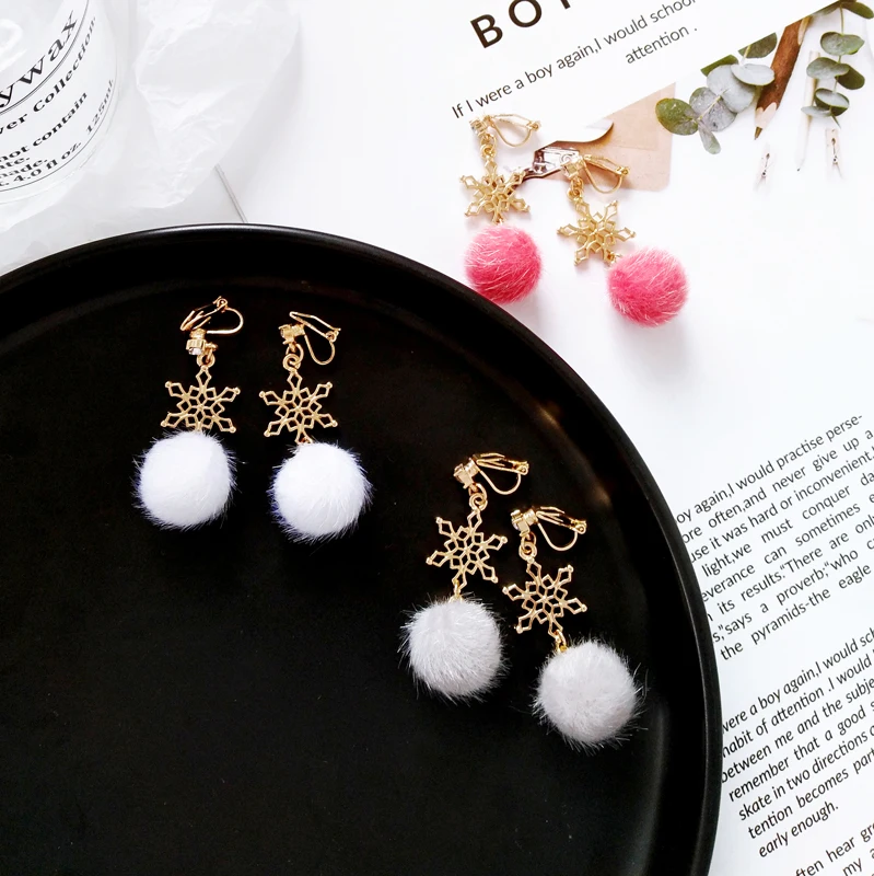 South Korea's temperament contracted and collars Autumn/winter warmth of heart the young girl students lint earring wholesale |