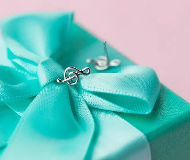 Маленькие серьги tinny 1 пара настоящие. Серьги-гвоздики в виде скрипичного ключа и