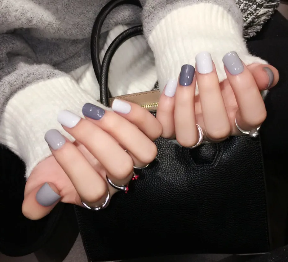 New Cute Designed Fake Nails 24 Pcs Short Oval Full Artificial Nail Tips Grey BLue White Style with Glue Sticker | Красота и здоровье