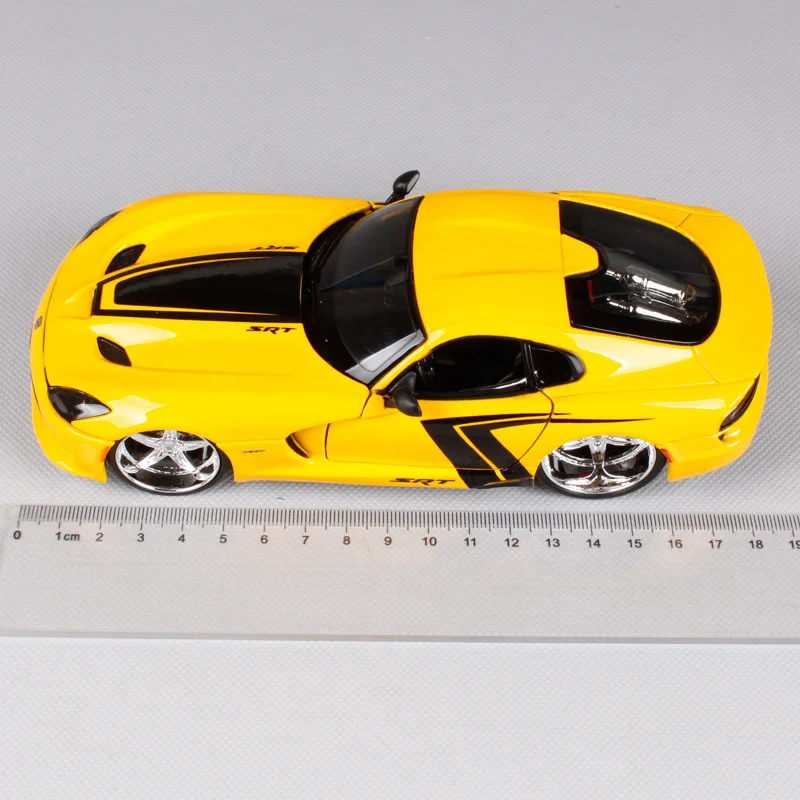 Maisto 1:24 Dodge SRT Viper GTS 2013 литая модель автомобиля игрушечные машинки