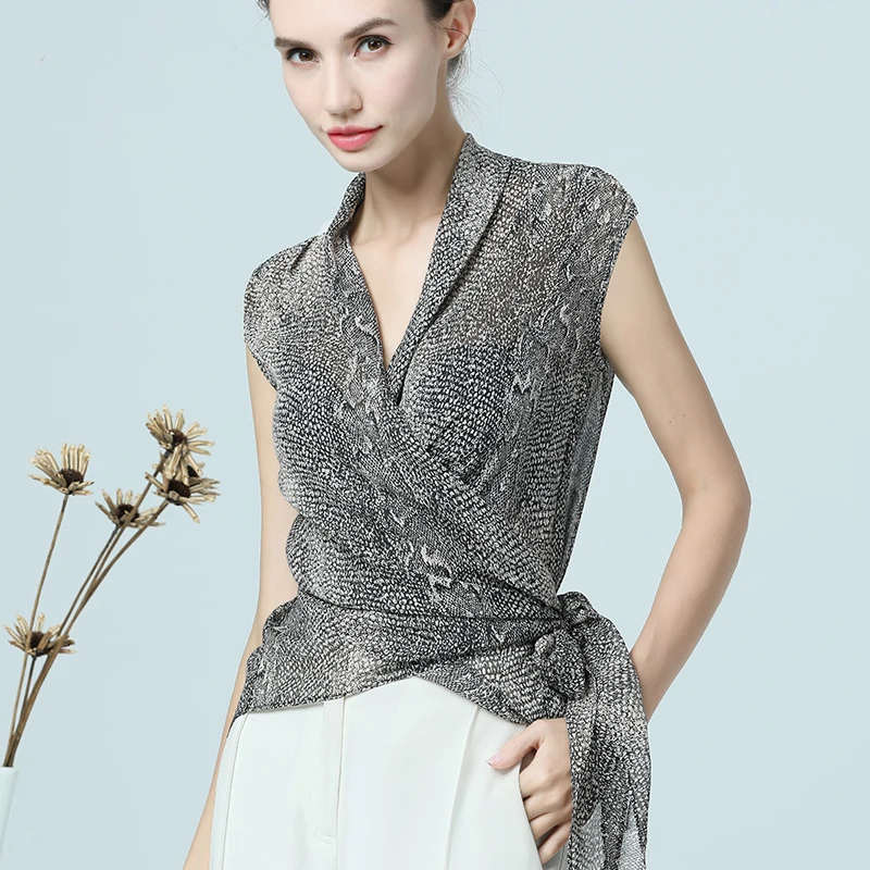 

Snake Print Women Summer Blouse Sexy V-Neck Short Sleeve Ladies Blouses And Tops Plus Size Skinny Woven Streetwear Womens Shirt