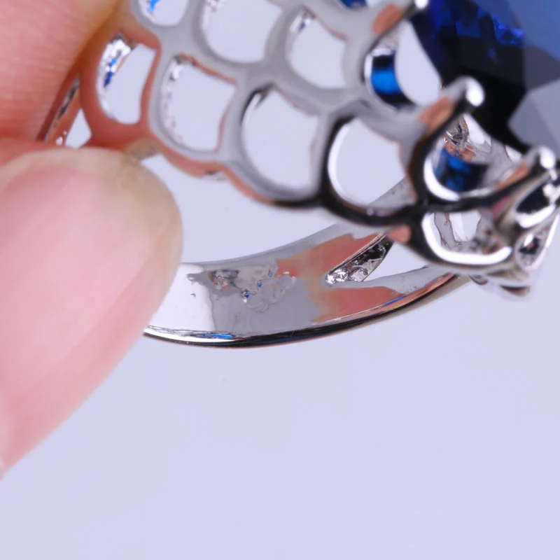 Любовный монолог отличное круглое кольцо с голубым кристаллом и обруч