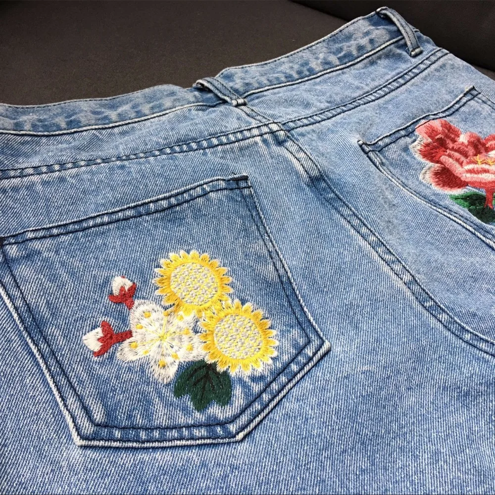 

YiQuanYiMei New Fashion Embroidery jeans for women Straight Loose jeans women Denim Pants