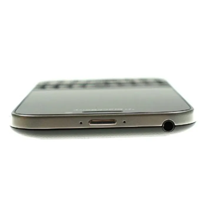 Смартфон Blackberry Q20 Classic 3," 16 Гб ПЗУ 2 Гб ОЗУ 4G LTE 8 Мп двухъядерный Bluetooth wifi QWERTY клавиатура Сотовый телефон