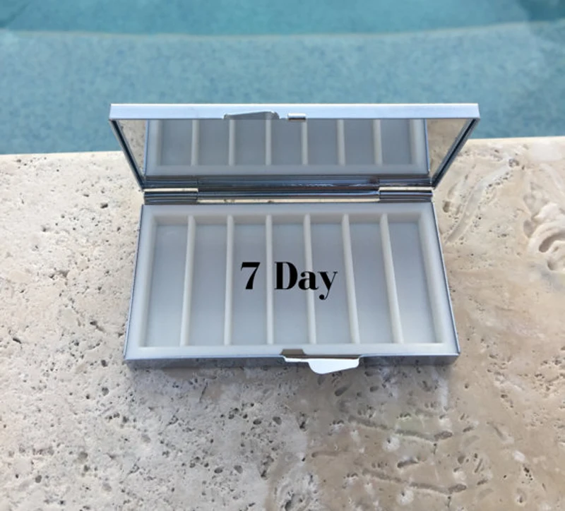 Металлический Еженедельный чехол для таблеток с зеркалом внутри Ретро