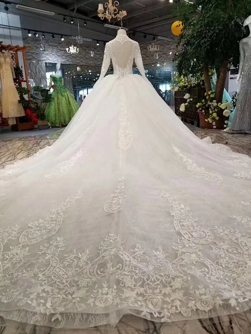 Женское платье SSYFashion белое кружевное с длинным рукавом и шлейфом большие размеры