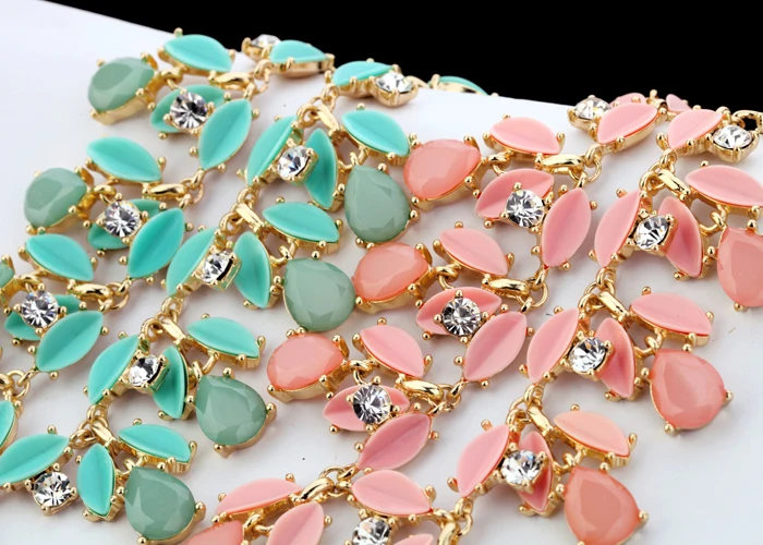 Женское акриловое ожерелье с кулоном зеленое и розовое недорогая бижутерия 2016 -