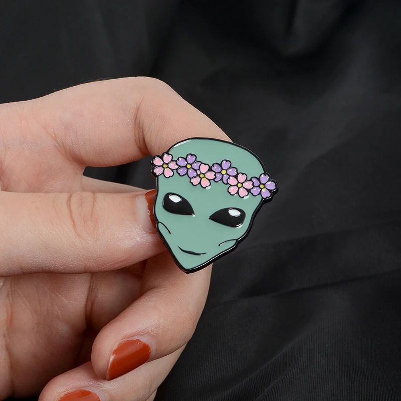 

New Arrival ! Alien Cute Funny Outer Space ET Flower Crown Alien Saucer Man Soft Enamel Brooches Pins For Friends