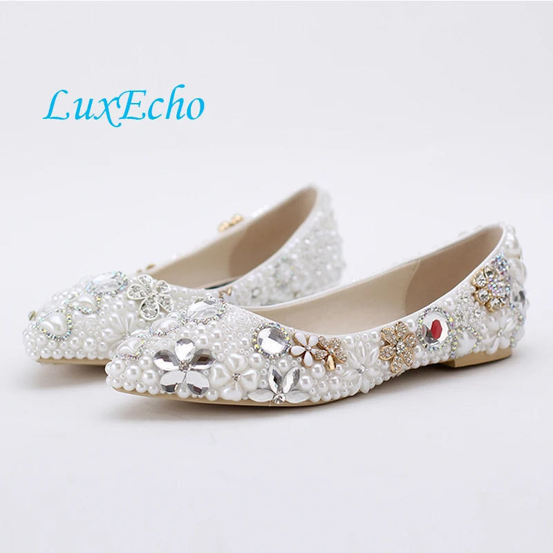 Женские свадебные туфли с острым носком на плоской подошве белыми жемчужинами и