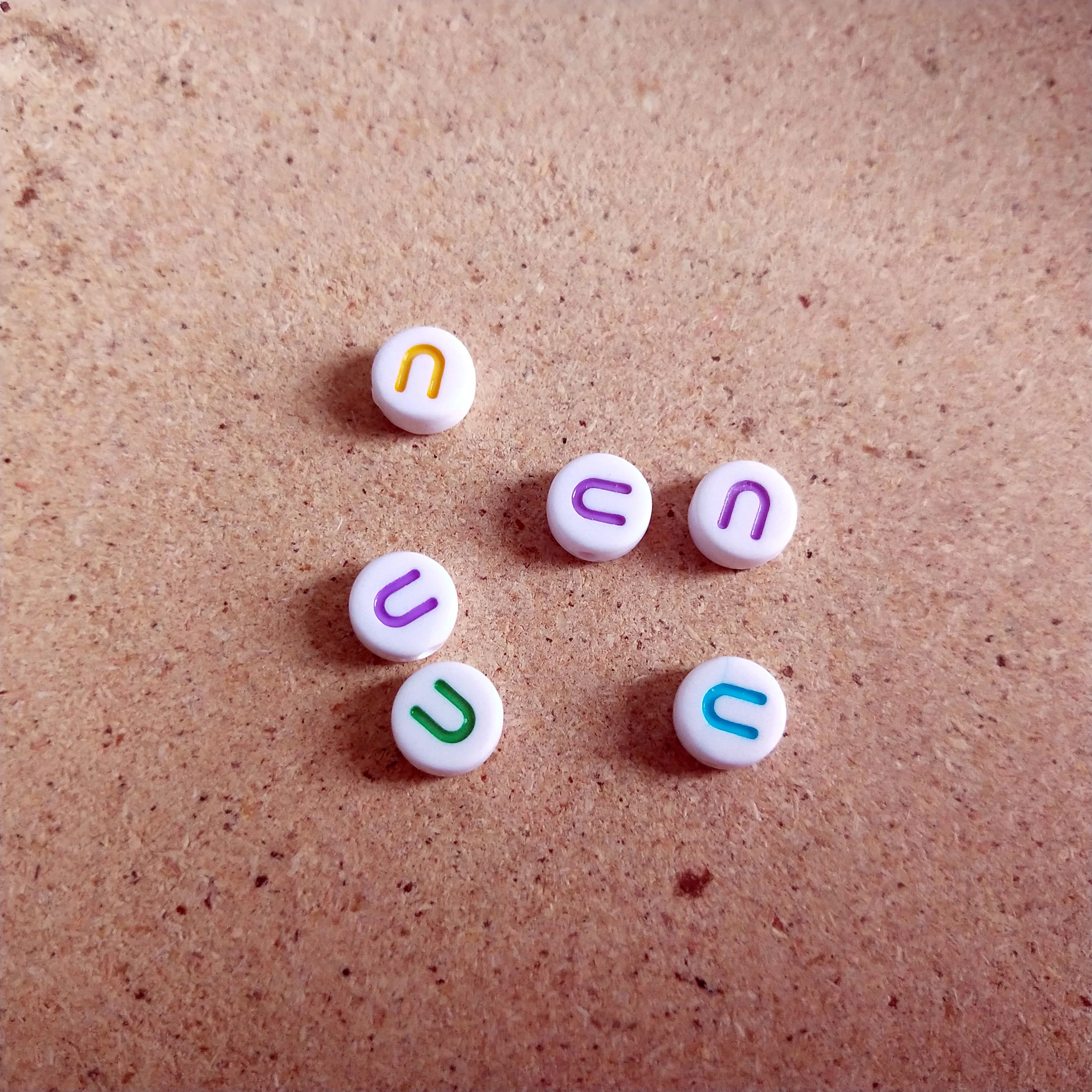 

Free Shipping Colorful Acrylic Letter U Beads 3600PCS/Lot 4*7MM Colorful Initial Plastic Alphabet Jewelry Bracelet Spacer Beads
