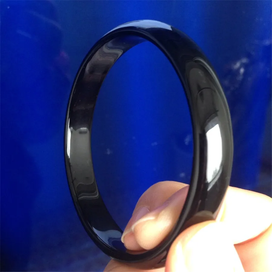 Женский браслет с круглым кристаллом черный внутренним диаметром из