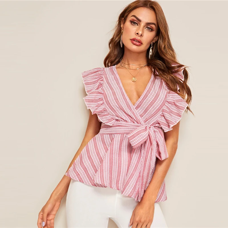 Sheinside, розовый топ с рюшами и проймой, с вырезом, с поясом, в полоску, без рукавов, глубокий v-образный вырез, блузка для женщин, лето, топ с баской, в стиле бохо